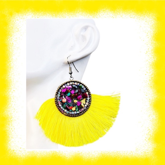 💎 Neon Yellow Fringe Earrings - Picture 2 of 5